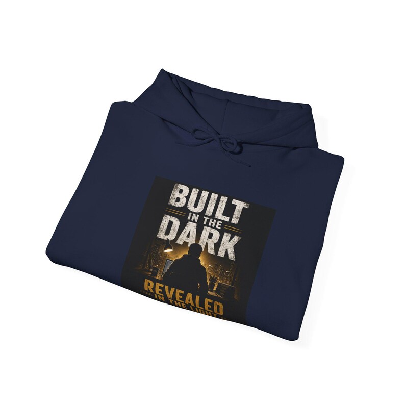 Sudadera con capucha "Construido en la oscuridad, revelado en la luz", regalo para emprendedores, sudadera con capucha para negocios paralelos, sudadera con capucha motivacional para empresas. imagen 4