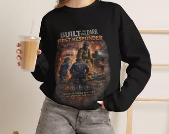 Moletom Built In The Dark para Socorristas, Presente para Técnico de Emergência Médica, Moletom para Paramédico, Vestuário para Socorristas, Presente para Serviços de Emergência
