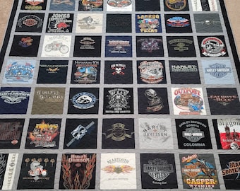 Traditionelle quadratische T-Shirt-Decke. Nur gegen Anzahlung. Preise und Größen siehe unten.