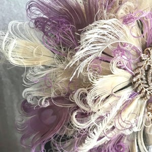 Tiara Art Déco com Penas de Pavão Exóticas em Tons de Lavanda e Marfim, Índigo imagem 6