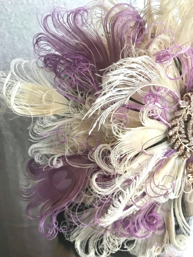 Tiara Art Déco com Penas de Pavão Exóticas em Tons de Lavanda e Marfim, Índigo imagem 6