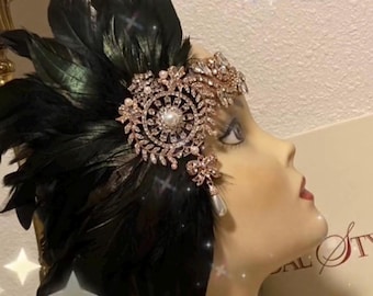 Elegante tocado de perlas de cristal de oro rosa con plumas de coque negras, diadema estilo Gatsby.