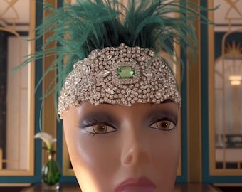 Crystal Gatsby Headpiece in der Farbe Emerald mit Straussenfedern