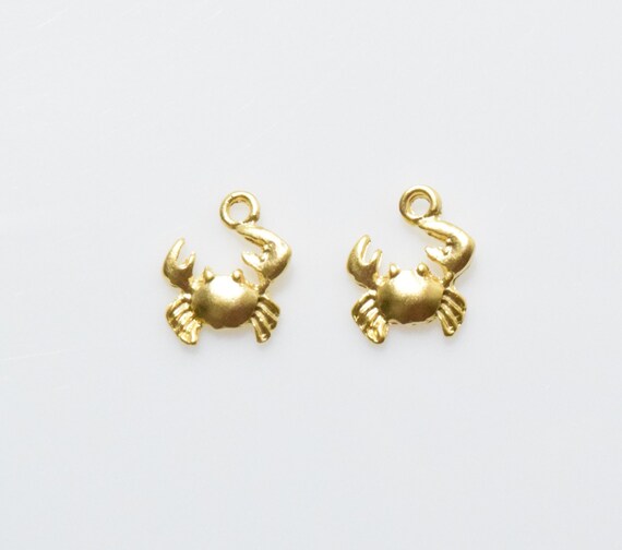 Crab Brass Pendant . Crab Charm . Jewelry Craft Supply . 16K Matte Gold Plated over Brass - 2pcs / IA0138-MG