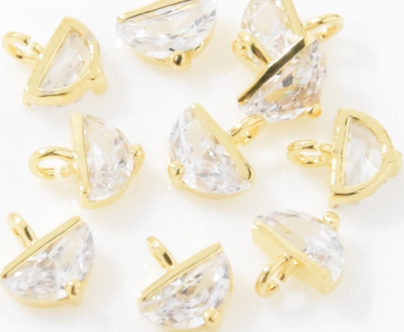 14K Yellow Gold Half Moon Pendant Jewelry At ₹ 19552/piece | Gold Pendant In Surat | ID: 26101618712 - Foto 2