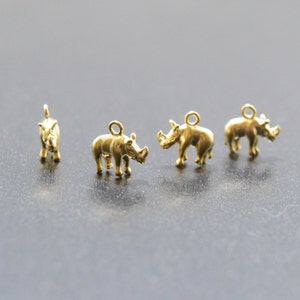 Rhinoceros Brass Pendant . Rhino Charm . Jewelry Craft Supply . 16K Matte Gold Plated over Brass - 2pcs / IA0124-MG