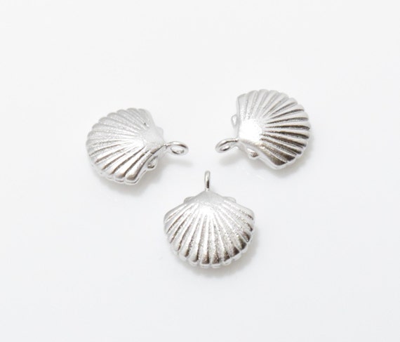 Clam Pendant . Clam Charm . Shellfish Pendant. Shellfish Charm . Shell Pendant . Matte Rhodium Plated over Brass - 2pcs / IA0047-MR