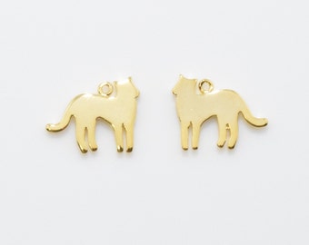 Colgante de latón Cat. Encanto del gato . Colgante animal . 16K chapado en oro pulido sobre latón - 2pcs / IA0055-PG