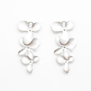 Cascading Flower Connector. Linked Flower Charm . Flower Pendant . Wedding Jewelry . Matte Rhodium over Brass - 2pcs / RG0044-MR