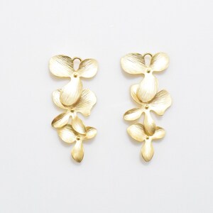 Cascading Flower Connector. Linked Flower Charm . Flower Pendant . Wedding Jewelry . 16K Matte Gold over Brass - 2pcs / RG0044-MG