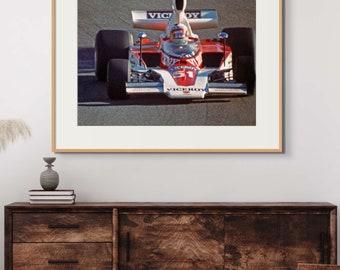 Al Unser, Sr. gareggia al Laguna Seca Raceway di Monterey nel 1976