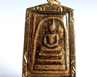 K239 Phra Somdej Lp Toh Wat Rakang Gold Case Thai Buddha Amulet Pendant Talisman Dimension 3.5X4.0 Cm.(Approx) B:E.1868(2411) Mixed Material