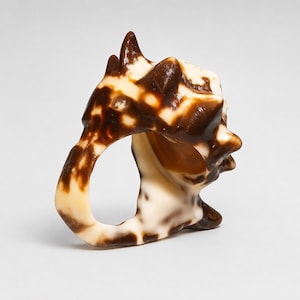 Summer Style USA Brutalist Trochus Shell 1970s Artisan Ring