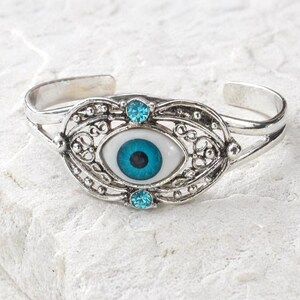 Bransoletka mankietowa Evil Eye Silver Open Filigree – Iris w kolorze niebieskim lub brązowym