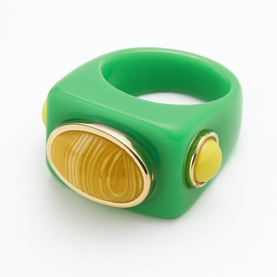 Spring Statement Ring Green Resin Retro Yellow Gem UK