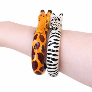 Pulseras de verano vintage de madera con diseño de animales: jirafa y cebra, años 70, fabricadas en EE. UU. y Reino Unido.