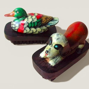 ヴィンテージUSA製 彫刻入り木製動物ブラシ ミッドセンチュリー イギリス コレクターギフト