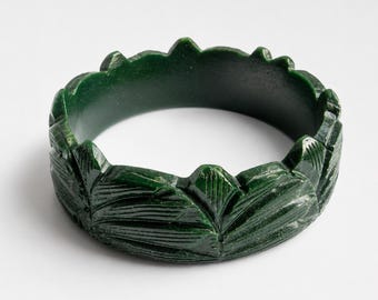 Vintage Carved Green Bakelite Bangle: 1930s Art Deco Statement Bracelet
