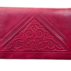Cartera retro bohemia de cuero de los años 70, cartera vintage, accesorio para festivales, cuero rojo repujado