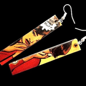 Pendientes de cómic: colgantes de cómic vintage reciclados con estilo pop art. Pendientes llamativos hechos a mano. Regalo geek y joyería única de dibujos animados.
