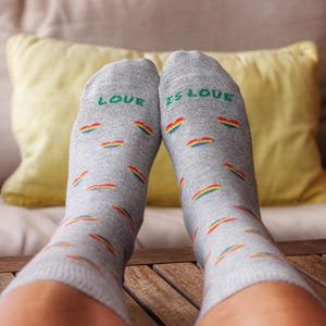 Love is Love Pride Socks - Socks with a message - LGTBI Socks - Gift Socks - Funny Socks - Original Gift