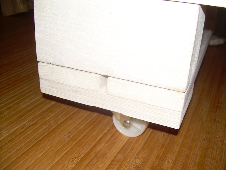 White coffee table,pallet furniture,pallet table,coffee table,cocktail table,modern coffee table,low coffee table,solid wood tableMilk.