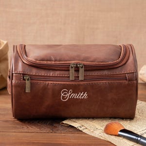 Embroidered Name Wash bag,Personalized Men&#39;s Leather Toiletry Bag, Custom Dopp Kit,Groomsmen Gifts,Anniversary Gift, Travel Wash Bag