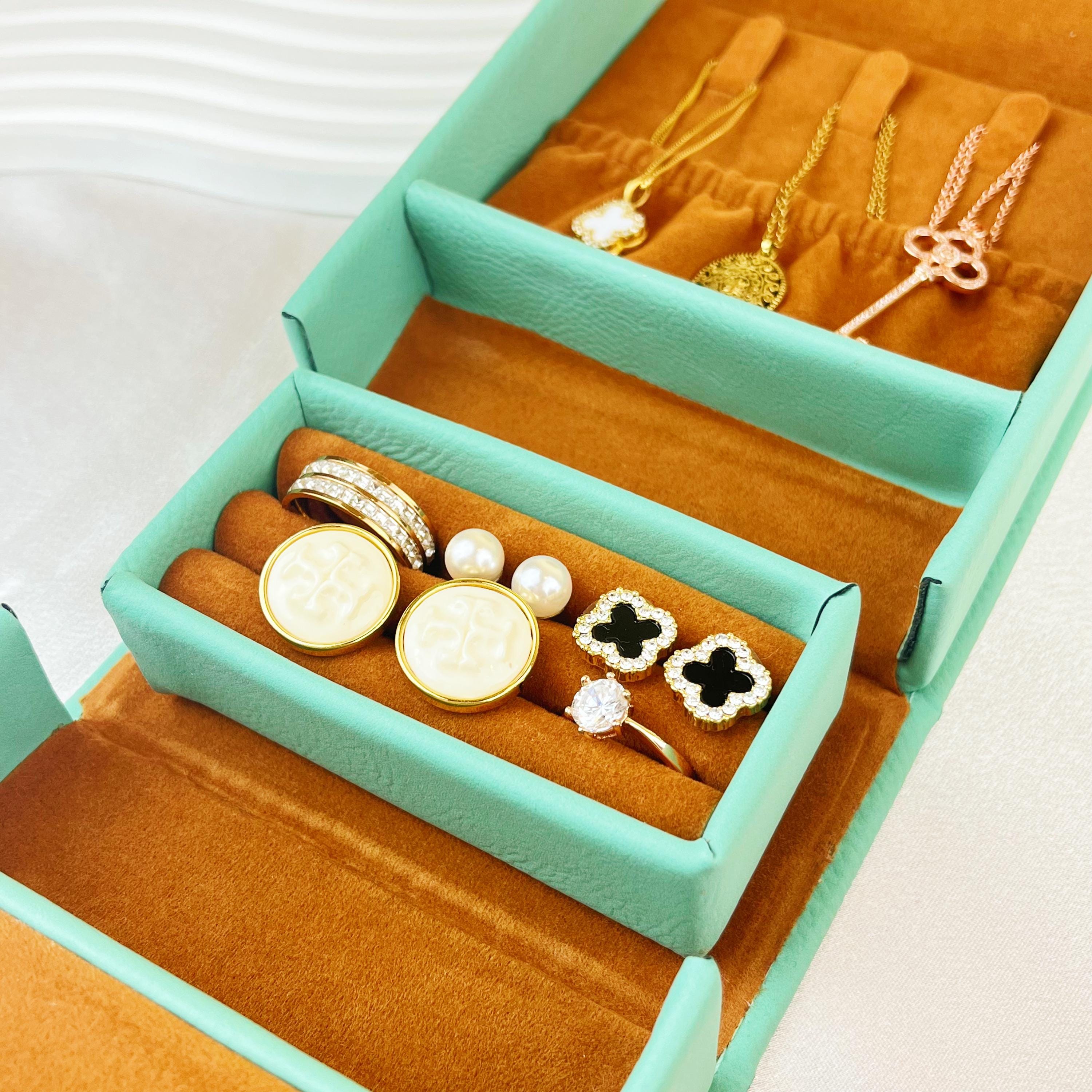 Custom travel jewelry box, Personalized Leather Jewelry Box With Name, Mum Gifts, Wedding Bridesmaid Gifts, wildflower boxes 24083002