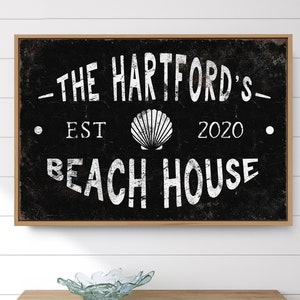 cartello della CASA SULLA SPIAGGIA per la famiglia &gt; poster vintage sulla spiaggia con conchiglia, stampa di casa sulla spiaggia nera invecchiata, arte murale di fattoria invecchiata