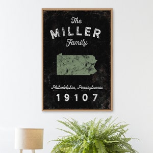 anpassat EFTERNAMNStryck > modern bondgårdsskylt, personlig canvas med efternamn och anpassad statskonst och postnummer (Philadelphia, Pennsylvania)
