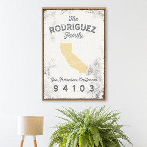 anpassad EFTERNAMNSskylt > rustik lantlig inredning, personligt tryck med delstatstryck med postnummer och efternamn (San Francisco, Kalifornien)