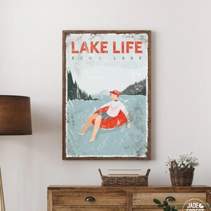 Letrero de lago con flotador, arte de pared personalizado con nombre de lago, lámina roja vintage de la vida en el lago