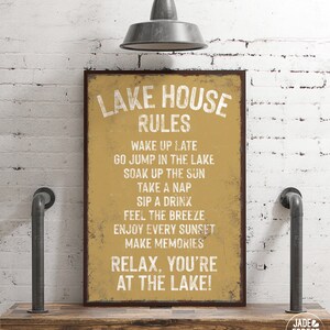 Letrero vintage LAKE HOUSE RULES, impresión artística con letrero amarillo, decoración de casa de lago de color amarillo butternut, regalo de casa de lago envejecido, decoración de alquiler vacacional