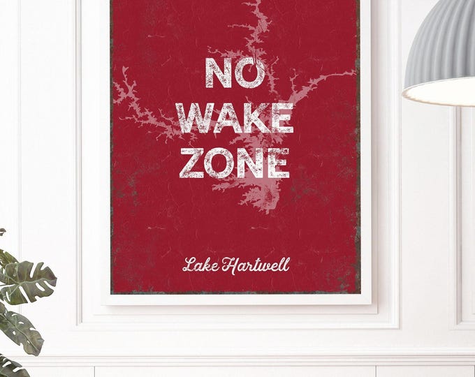 No Wake Zone Sign: Vintage Lake House Art (Customizable Colors)
