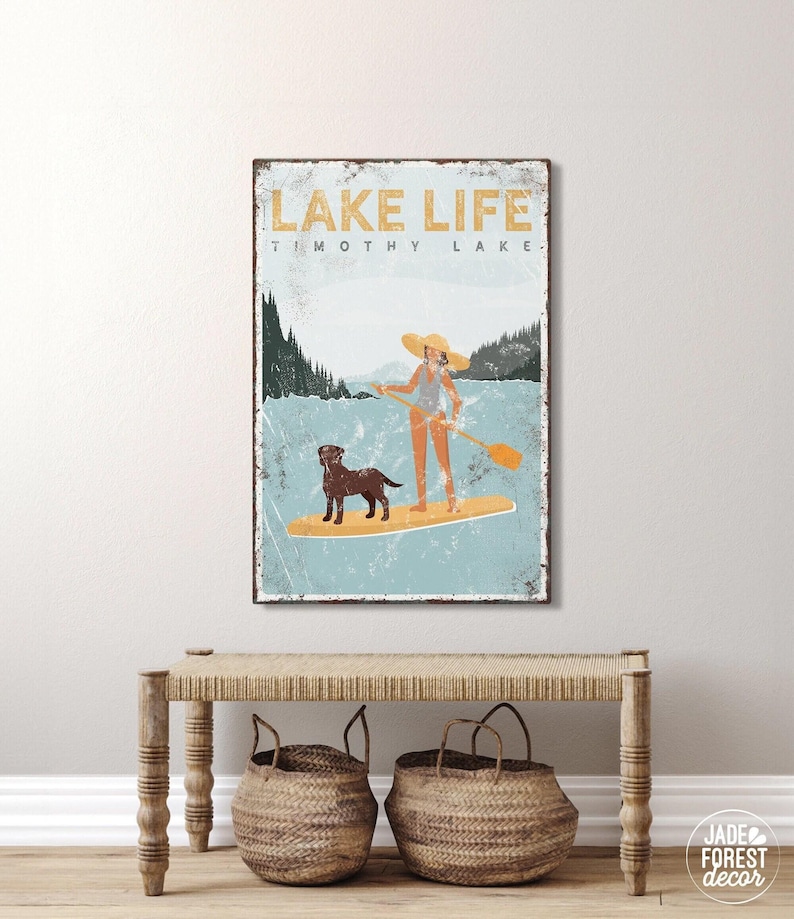 Personalized Lake Life Sign: Paddleboard and Chocolate Lab Art Bild 1