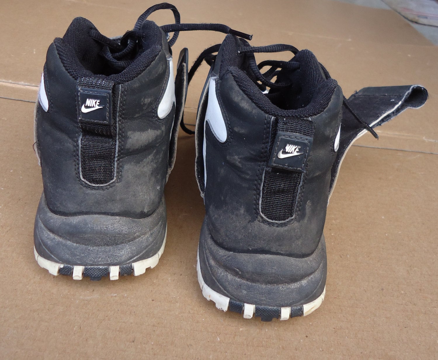 where to buy retro nike shoes