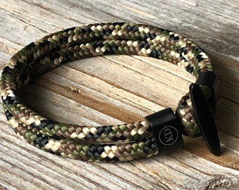 Paracord camouflage bracelet, bracelet with hook clasp, men jewelry, men gift idea, camo bracelet, green bracelet, round cord bracelet