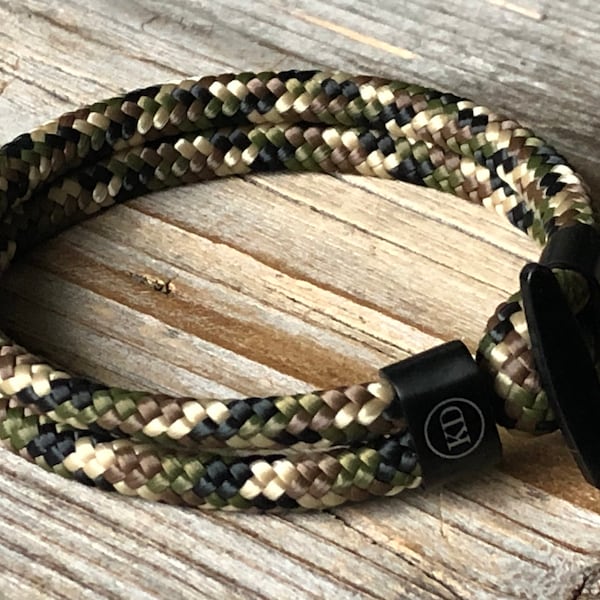 Paracord camouflage armband, armband met haak sluiting, heren sieraad, heren cadeau, stoffen camo armband, mannen paracord groene armband