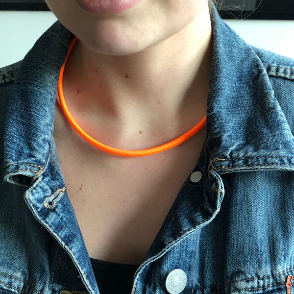 Collier orange néon, collier ras de cou, collier cordon anti-choc, gros collier, collier femme, collier homme, bijoux néon, cadeau femme ou homme