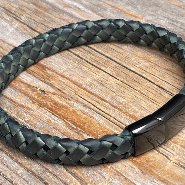 Groen lederen armband, heren armband, gevlochten armband, lederen sieraad man, groene sieraad, heren cadeau, armband met roestvrij staal