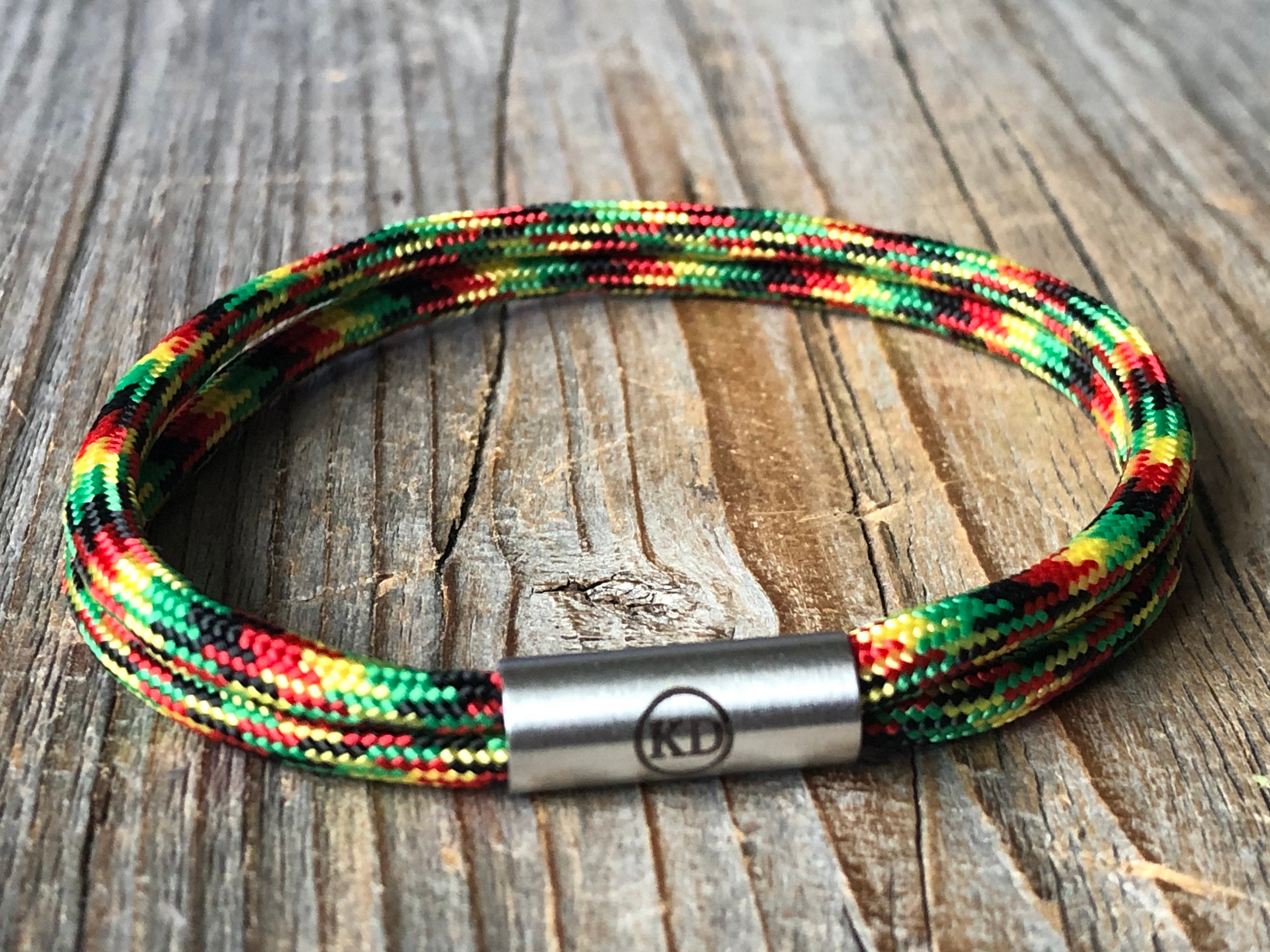 Online Class: Kids Club: Let's Make Glow in the Dark Paracord