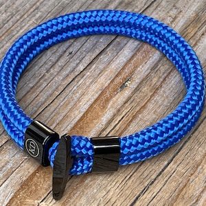 Blauwe heren opaska na ramię, opaska żeglarska Paracord, opaska na ramię z haak sluiting, heren sieraad, heren cadeau, stoffen opaska na ramię, heren cadeau idee