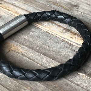 Personalisiertes schwarzes Lederarmband, rundes geflochtenes graviertes Armband, Jungen oder Mädchen Leder Namensarmband, Gravur Geschenk, Kinderschmuck Bild 8