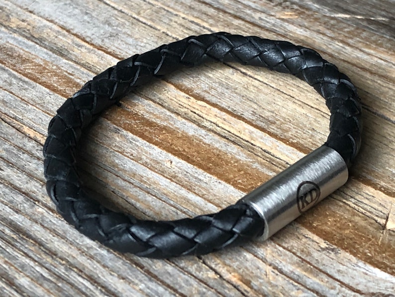 Personalisiertes schwarzes Lederarmband, rundes geflochtenes graviertes Armband, Jungen oder Mädchen Leder Namensarmband, Gravur Geschenk, Kinderschmuck Bild 7