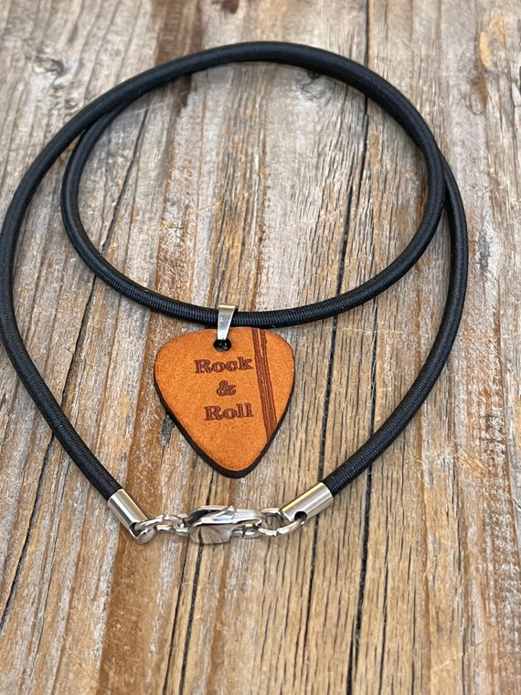 Collier avec médiator de guitare, pic de quitar en cuir, collier rock &  roll, collier de mélomane, collier pour hommes, bijoux de musique, cadeau  de mélomane -  France