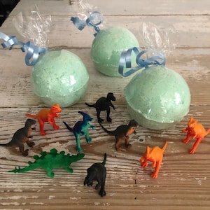 6 Toy Surprise Bath Bombs – Dinosaur Inside – Bath Fizzies for Kids – Bulk Gift Set or Party Favors