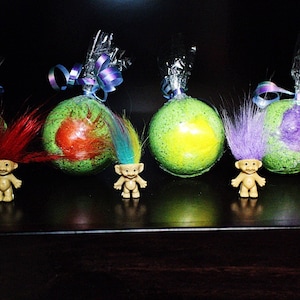 Troll Doll Surprise Bath Bombs – Set of 6 with Vintage Toy Inside – Fun Fizzy Gift for Kids or 90s Nostalgia Fans