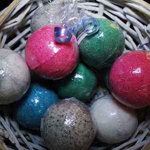 10 Bath Bombs with Toy & Ring Surprise Inside – Fun Fizzy Bath Bombs with Hidden Treasure – Wholesale Bulk Bath - Party and thank you favors