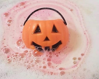 EIGHT Halloween bath bombs, pumpkin cauldron bath bombs, lavender bath bombs, Hocus Pocus