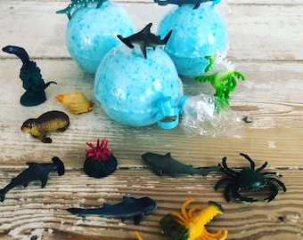 SIX Surprise Bath Bombs / Shark theme present / bath bomb for kids / color change bath bomb / bath fizzy / toy inside bath bomb